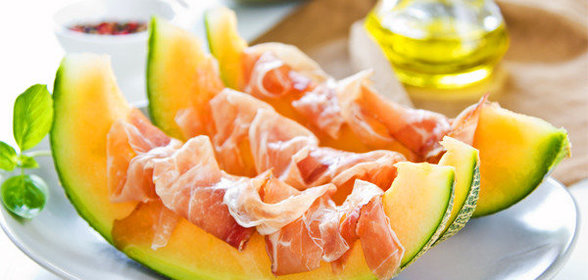 Закуска из дыни и прошутто