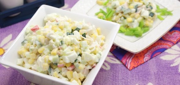 Салат с крабовыми палочками и огурцом