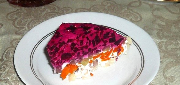 Копчёная селёдка в шубе из запечённых овощей