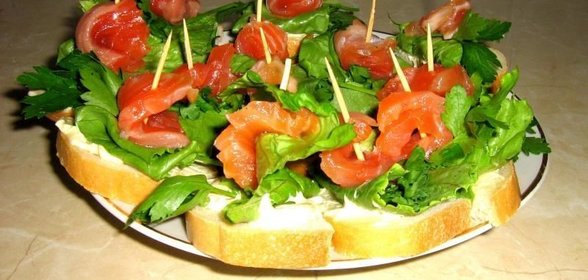 Бутерброды на шпажках