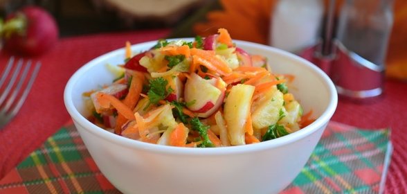 Салат из капусты, моркови и редиса