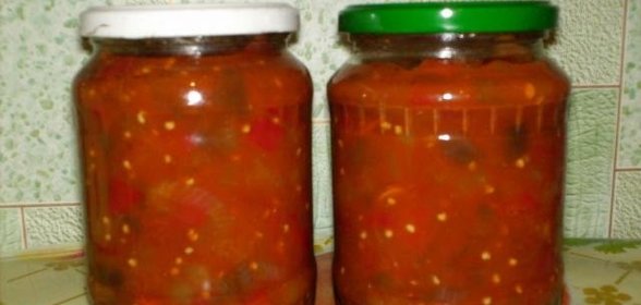 Баклажаны с болгарским перцем в томатном соусе