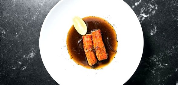 Фаланги краба с устричным соусом в воке