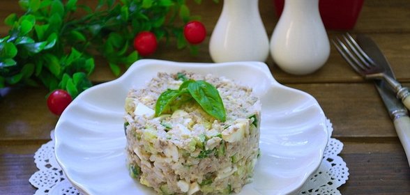 Рыбный салат из консервов