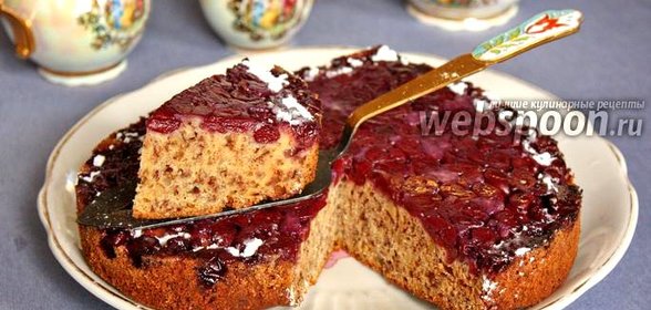 Вишнёвый торт-перевёртыш с рубленными орехами