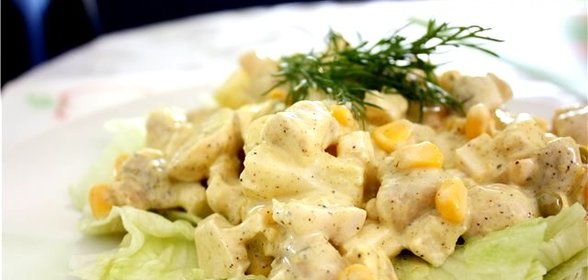 Салат с йогуртом и курицей