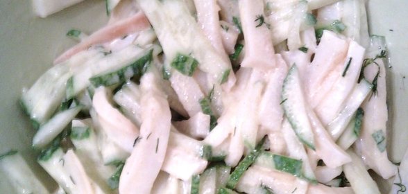 Салат с копченным кальмаром и свежим огурцом
