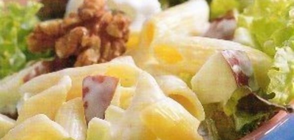 Макаронный салат с чесночным майонезом