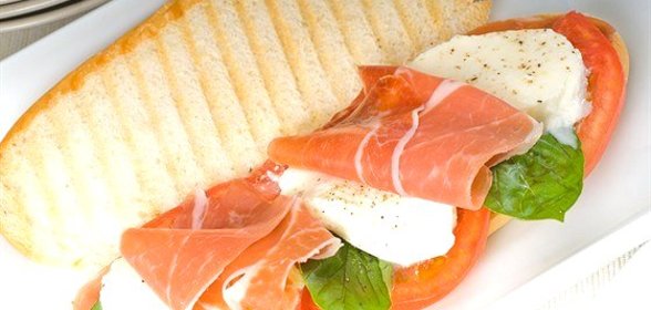 Капрезе с пармской ветчиной