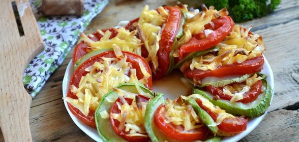 Кабачки с помидорами и сыром