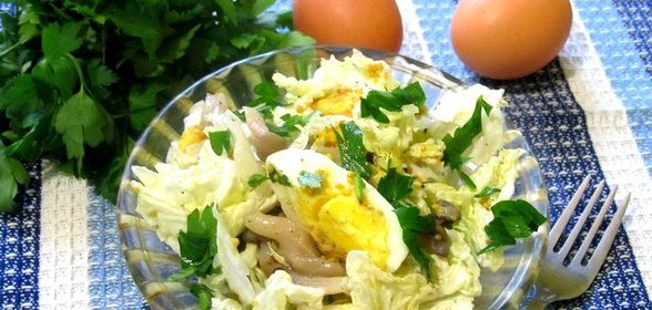 Салат из пекинской капусты с маринованными вешенками