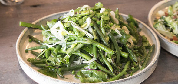 Салат из стручковой фасоли, яблока и фенхеля