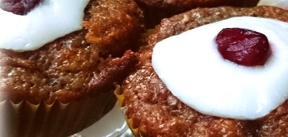 Лимонные маффины с черникой и сушенной клюквой