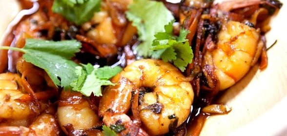 Острые креветки с имбирем и морковью