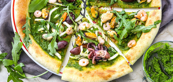 Пицца с песто и морепродуктами