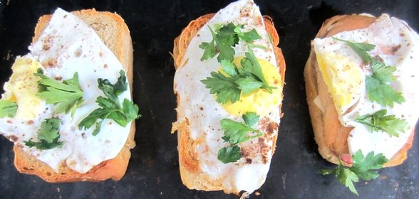 Горячие бутерброды с яичницей