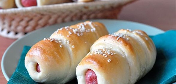 Сосиски в дрожжевом тесте