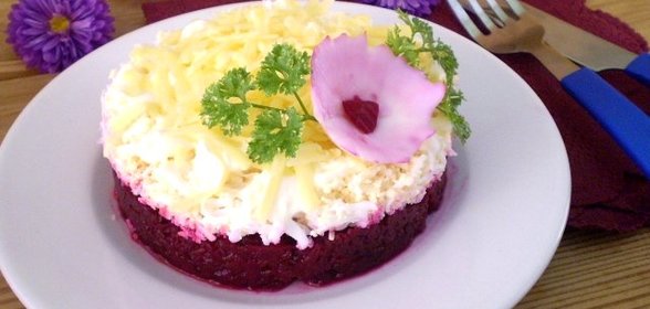 Слоеный салат со свеклой
