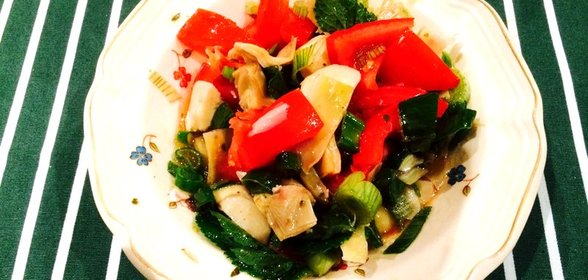 Быстрый салат из маринованных артишоков