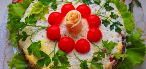 Слоеный салат с фасолью и грибами