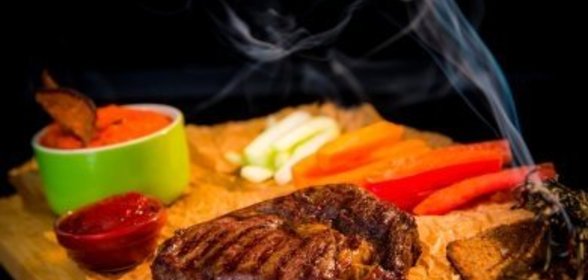 Стейк Рибай с овощами и дипом