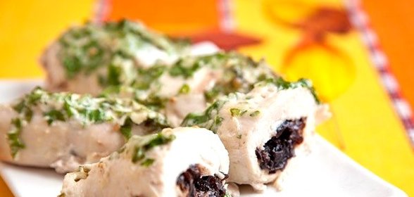 Рулет из курицы с черносливом