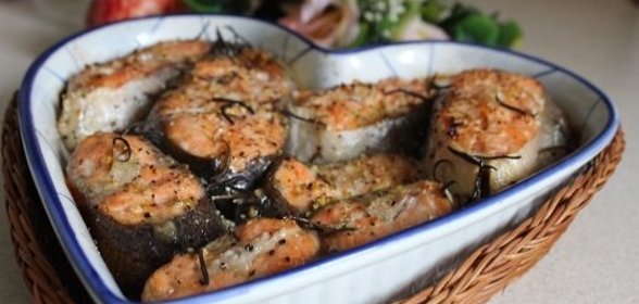 Форель запеченная с розмарином и апельсиновым перцем