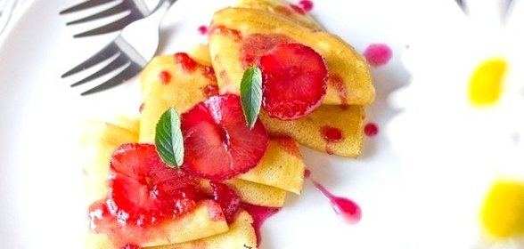 Сливочные блины с карамелизированными сливами