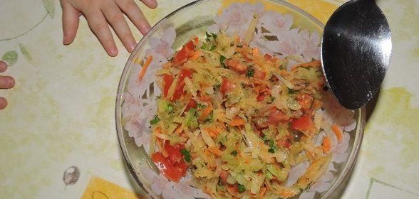 Салат витаминный с редькой