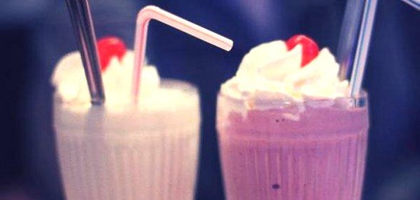 Молочный коктейль с вишней