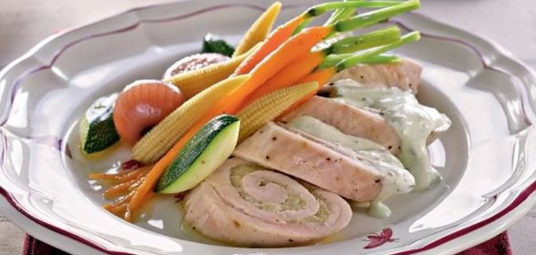 Рулетики из индейки с карамелизованными овощами