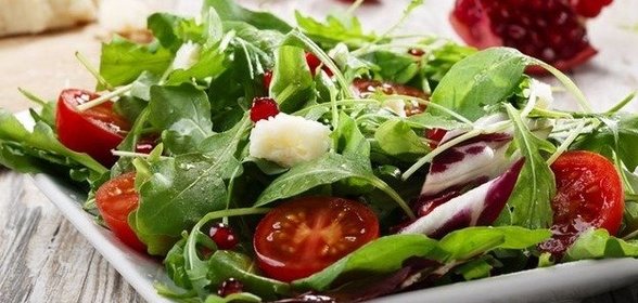 Теплый салат с куриной печенью