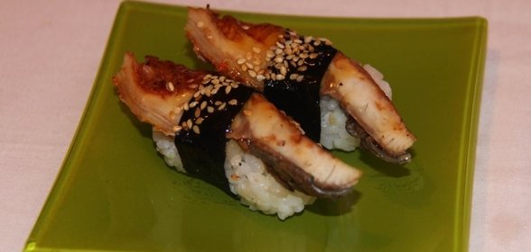 Суши с угрем