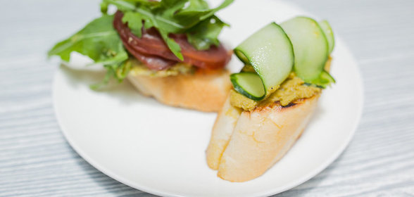 Брускетты: 2 рецепта вкусной закуски за несколько минут