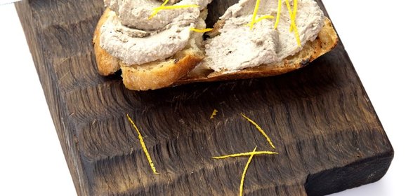 Паштет из куриной печени с карамелизованным луком