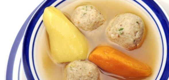 Суп с куриными фрикадельками и вермишелью