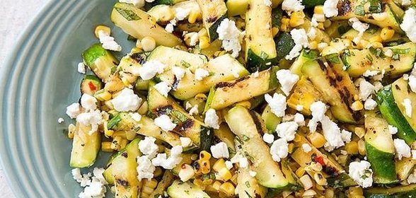 Салат с кукурузой, кабачками и фетой