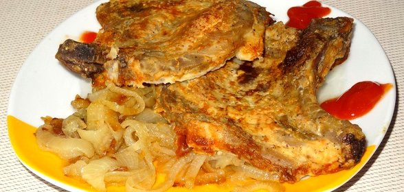 Запеченная свинина в майонезе с луком