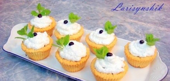 Песочные корзиночки с черникой