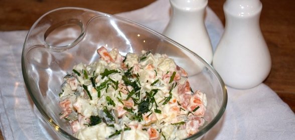 Салат из соленых огурцов и картошки