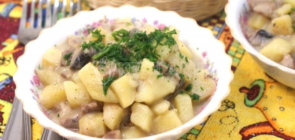 Жаркое с грибами и сметаной