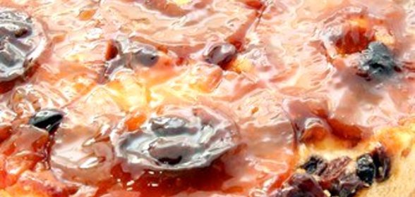 Пирог с бататом, изюмом и корицей
