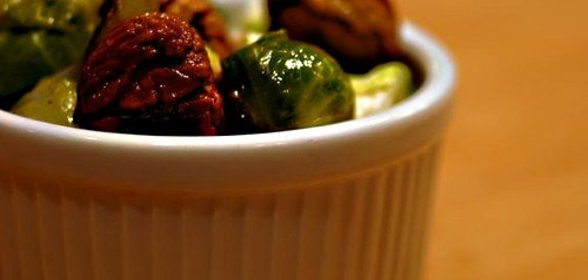 Брюссельская капуста с каштанами и шалфеем