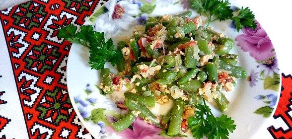 Лобио из зелёной фасоли с яйцом