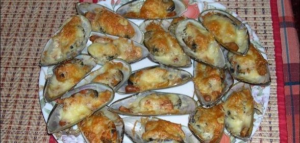 Мидии, запеченные с сыром в духовке