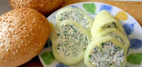 Перец, фаршированный творогом и зеленью