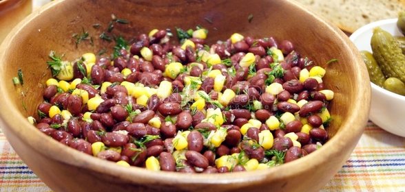 Салат с фасолью и кукурузой