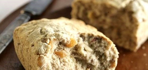 Хлеб с бананами, имбирем и бразильскими орехами