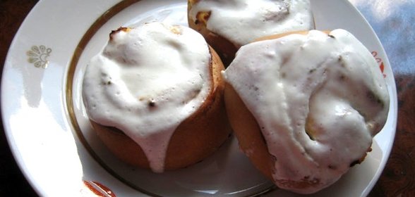 Ватрушки с творогом в сметанной заливке