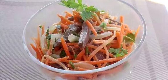 Салат с маринованным луком